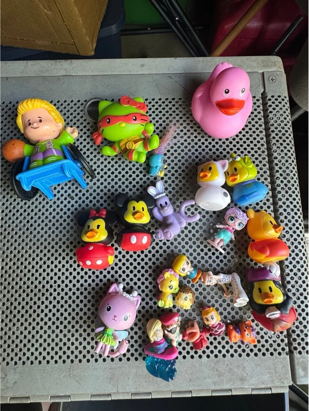 LOT OF DISNEY DUCKS LOL SURPRISE MINIATURE KIDS TOYS